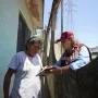 Frente a madres de familia, se presentan planes de apoyo en salud y economía doméstica.